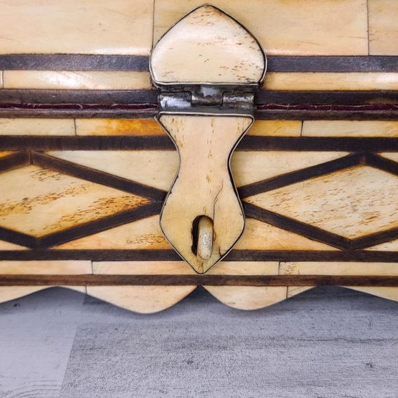 Camel Bone Inlay Box - Picture 3 of 11